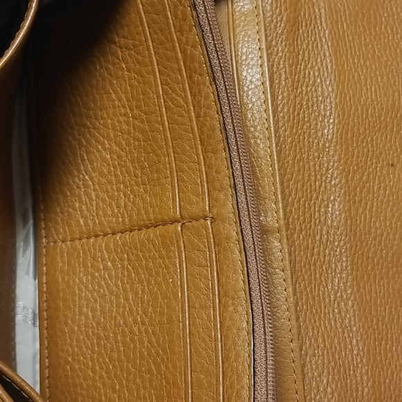 Michael Kors Wallet - Picture 6 of 11